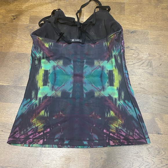 Size 2 titika workout top with built in bra - Picture 2 of 3